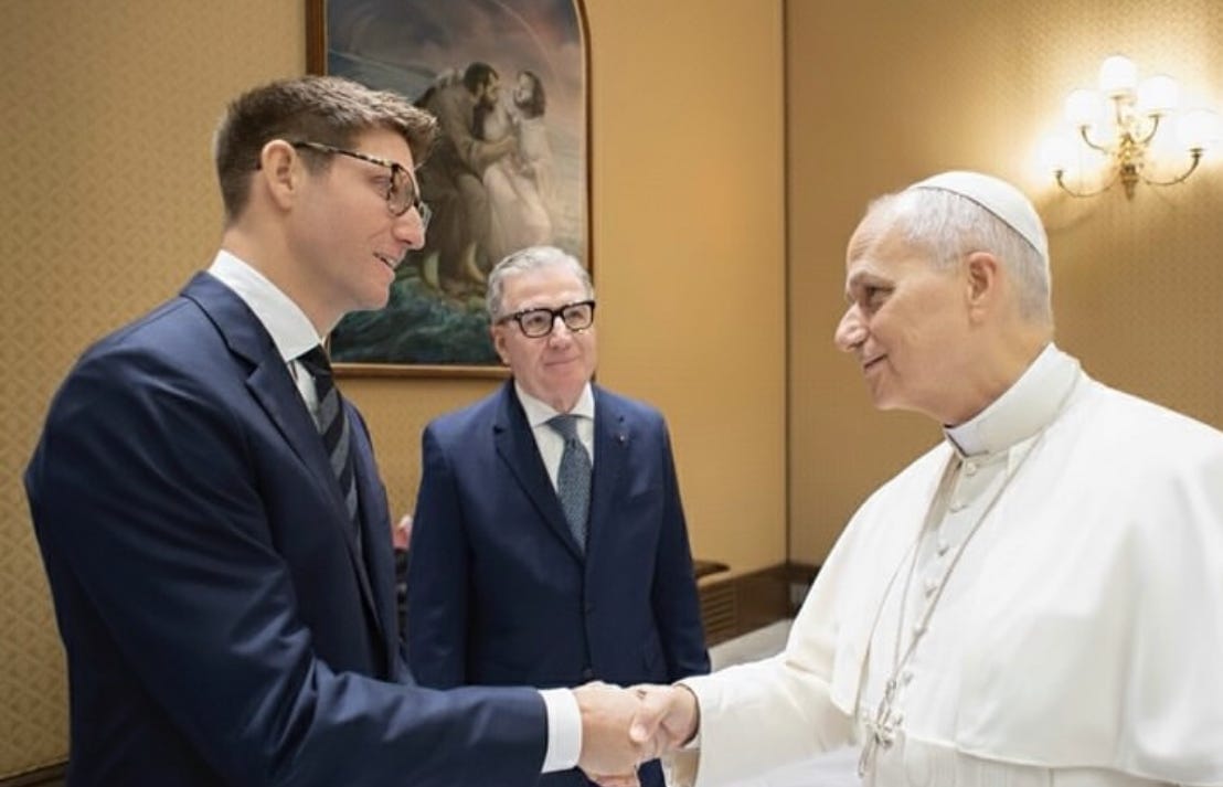 POPE LEO WELCOMES MARRIED GAY COUPLE AT VATICAN, JOKES ABOUT WORDLE