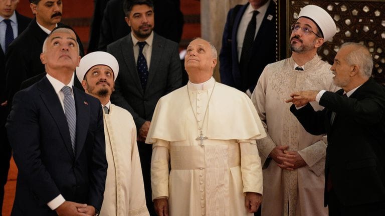 POPE LEO XIV VISITS HAGIA SOFIA IN ISTANBUL AS GESTURE OF "INTERFAITH RESPECT"